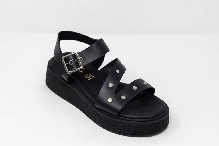 Flatforms Brooklyn Γυναικεία χειροποίητα δερμάτινα flatforms Brooklyn σε μαύρο χρώμα με ασημένια διακοσμητικά τρουκ