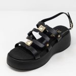 Flatforms Olympea Γυναικεία χειροποίητα δερμάτινα flatforms Olympea σε μαύρο χρώμα με χρυσά διακοσμητικά