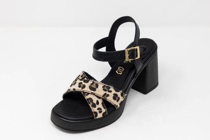 Heels Kiara black, Γυναικεία χειροποίητα δερμάτινα πέδιλα Kiara σε animal print με χιαστί φάσα, μαύρη σόλα και τακούνι 10