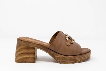 Mules Juliette side,Juliette γυναικεία δερμάτινα mules σε χρώμα πούρου με χρυσή αγκράφα