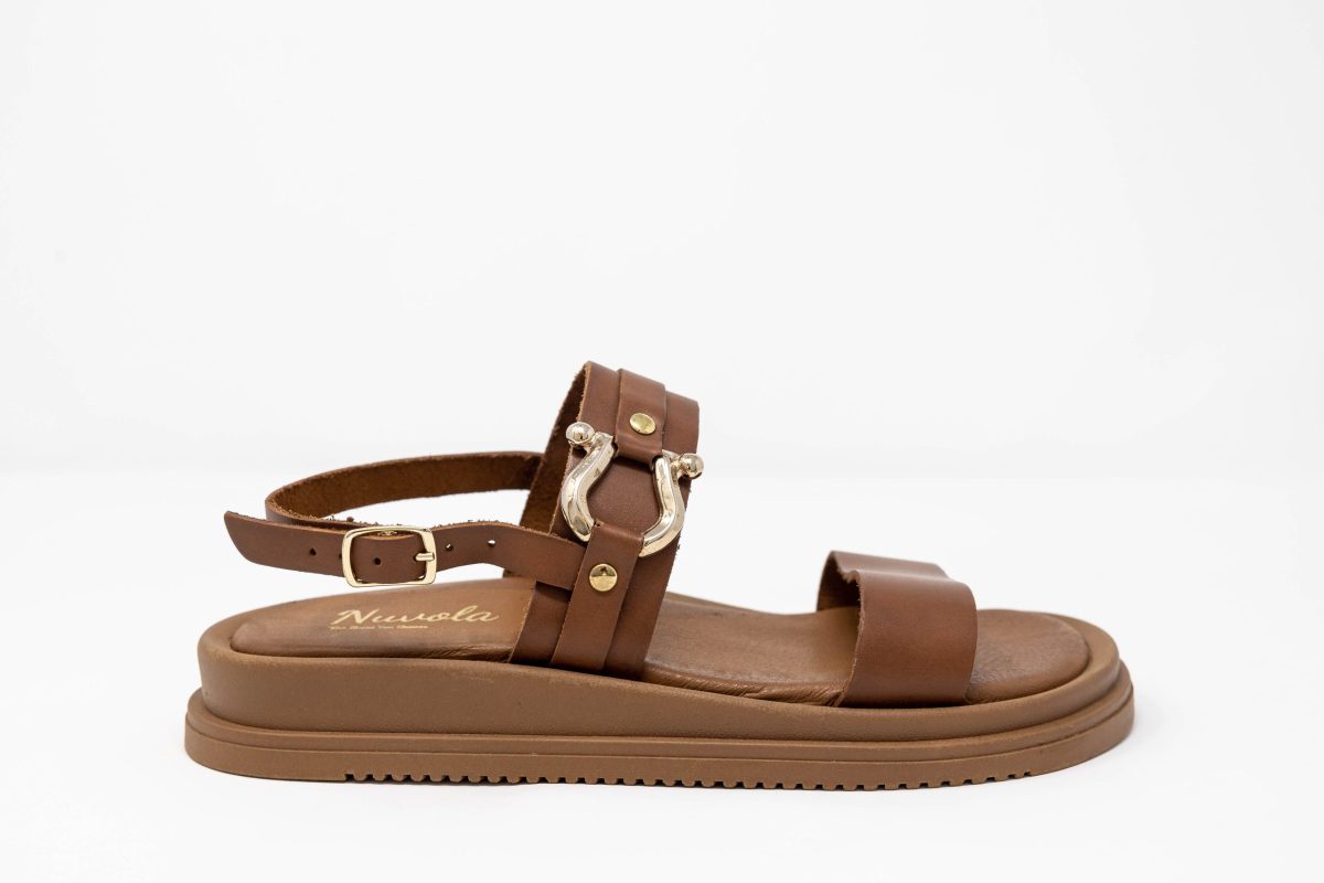 Sandal Caroline side Γυναικεία χειροποίητα δερμάτινα σανδάλια Caroline σε ταμπά απόχρωση με χρυσό διακοσμητικό κρίκο