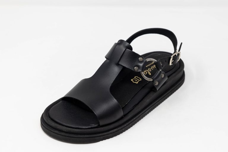 Sandal Electra Γυναικεία χειροποίητα δερμάτινα σανδάλια Electra σε μαύρο χρώμα με μεταλλικό κρίκο